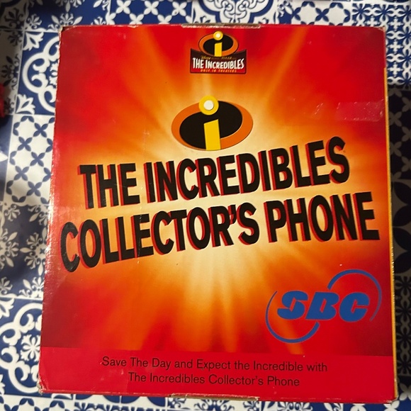Disney The Incredibles Collectors Edition Phone - Picture 1 of 6